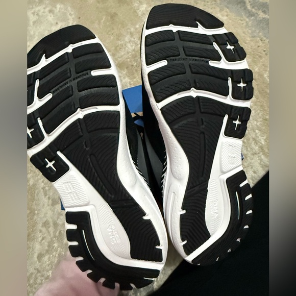 Brooks Sneakers - Picture 5 of 6